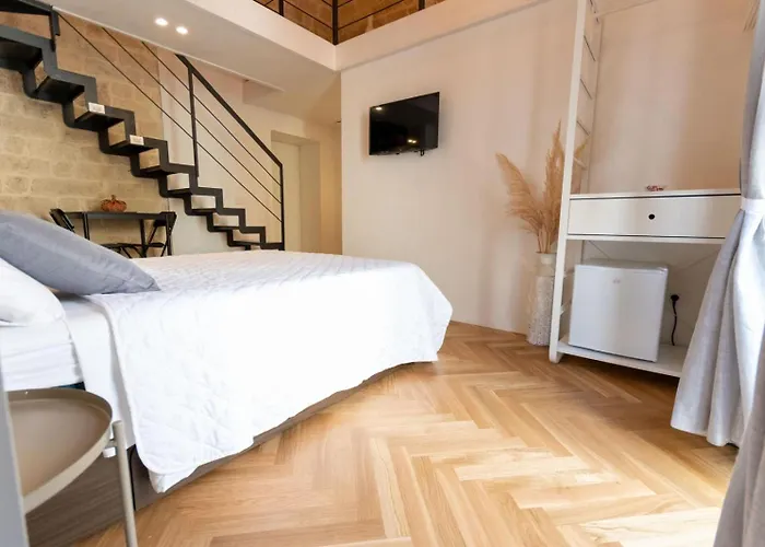 Centro Storico & Couette-café 4*